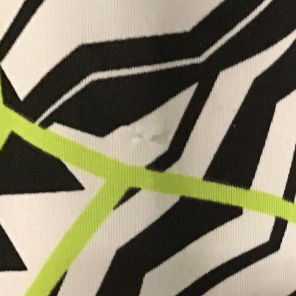 Avenue Top size 18/20 with defect - Picture 4 of 4